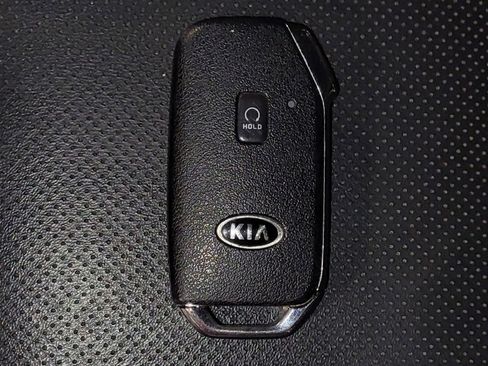 Used 2021 Kia Telluride LX image 32