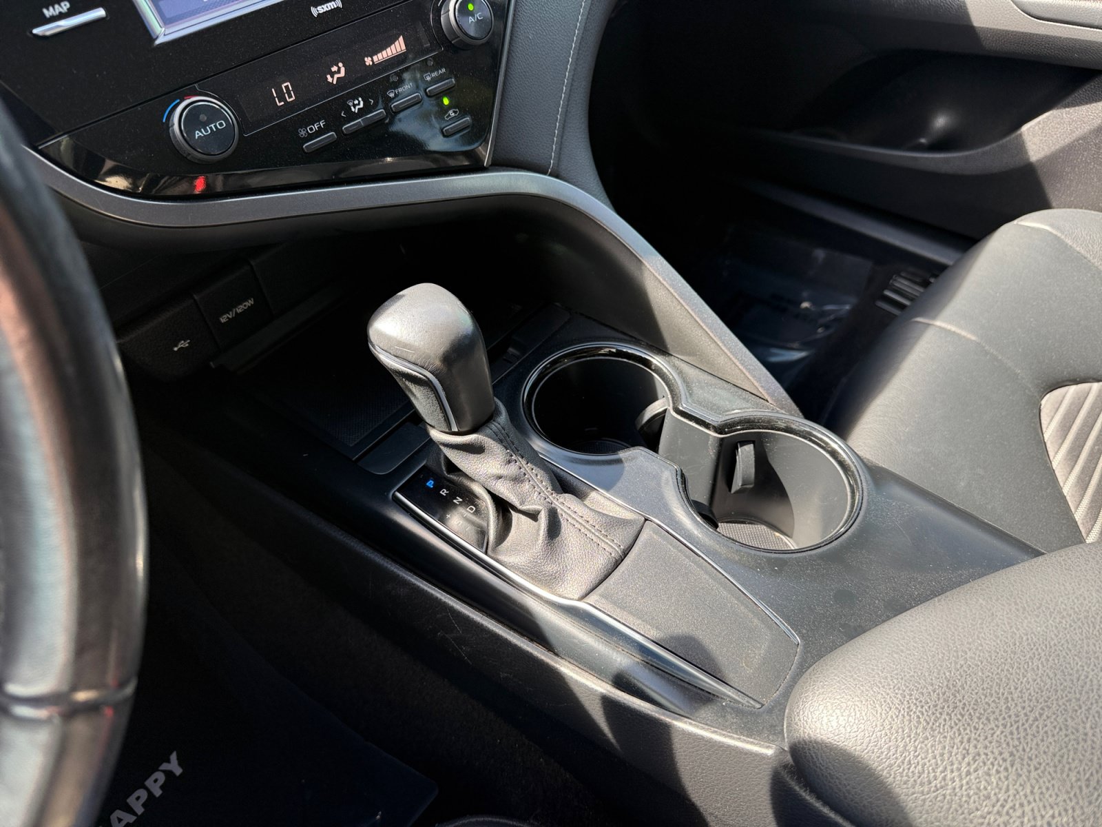 Used 2020 Toyota Camry SE FWD image 13