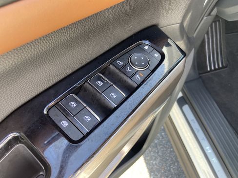 Used 2023 Nissan Pathfinder Platinum w/ Cargo Package AWD/4WD image 10