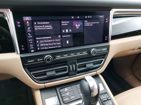 Certified 2021 Porsche Macan S image 22