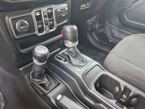 Used 2023 Jeep Gladiator Sport AWD/4WD image 10
