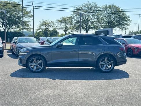 Used 2022 Genesis GV70 3.5T Sport w/ Sport Prestige Package AWD/4WD image 3