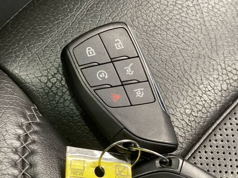 Used 2021 GMC Yukon XL Denali w/ Denali Premium Package image 27