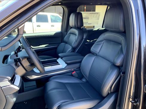 New 2026 Lincoln Navigator L Reserve w/ Jet Appearance Package AWD/4WD image 9