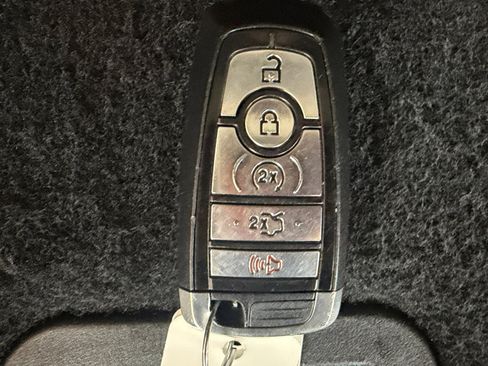 Used 2019 Ford Edge Titanium FWD image 32