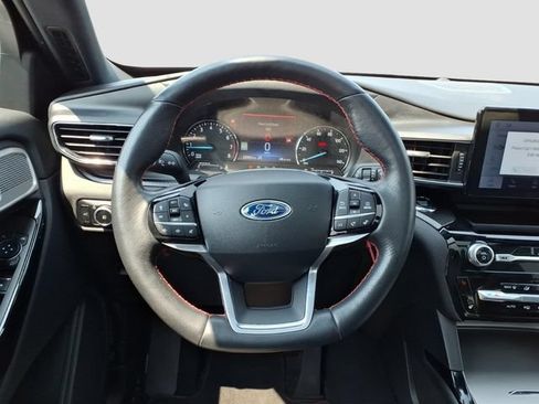 Used 2024 Ford Explorer ST-Line w/ Class IV Trailer Tow Package AWD/4WD image 8
