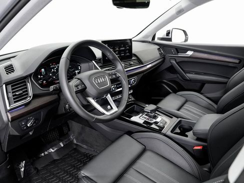 Certified 2025 Audi Q5 2.0T Premium Plus w/ Premium Plus Package image 4