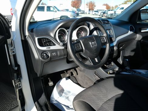 Used 2020 Dodge Journey SE w/ Blacktop Package image 3