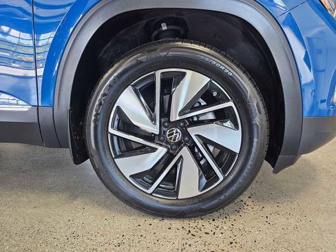 Used 2025 Volkswagen Atlas SEL AWD/4WD image 9