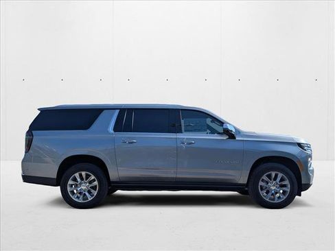 New 2025 Chevrolet Suburban Premier image 4