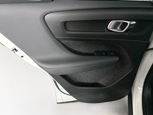 Used 2025 Volvo XC40 B5 Core image 27