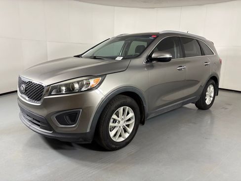 Used 2016 Kia Sorento FWD image 4