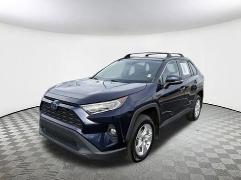 Used 2021 Toyota RAV4 XLE image 3