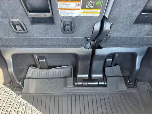 Used 2021 Toyota Sienna XLE w/ XLE Plus Package image 21