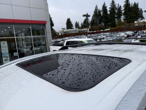 Certified 2023 Toyota Highlander XLE image 9