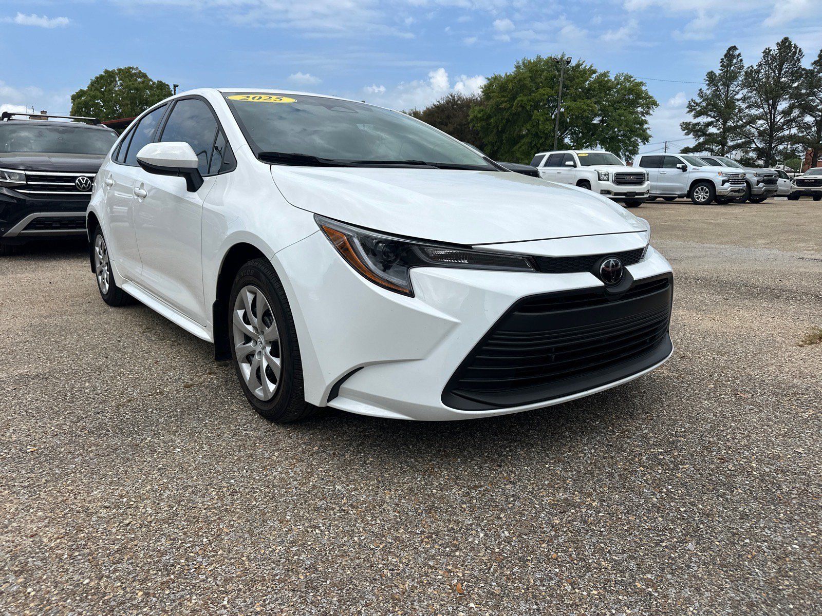 Used 2025 Toyota Corolla LE FWD image 2