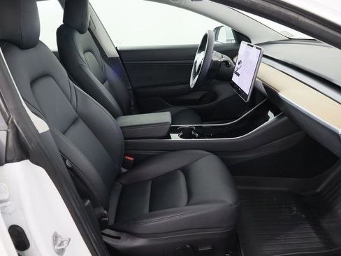 Used 2020 Tesla Model 3 Standard Range image 17