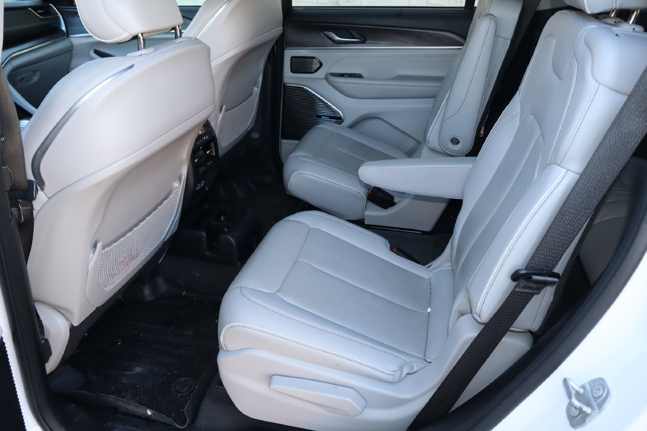 Used 2021 Jeep Grand Cherokee L Overland w/ Advanced Protech Group III AWD/4WD image 6