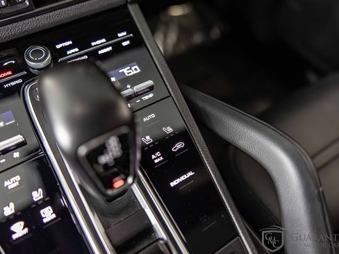 Used 2020 Porsche Cayenne E-Hybrid image 33