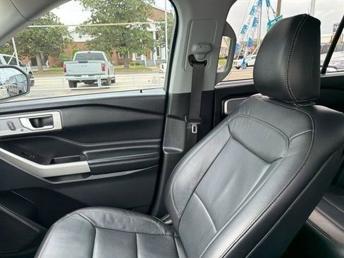 Used 2020 Ford Explorer Limited RWD image 26