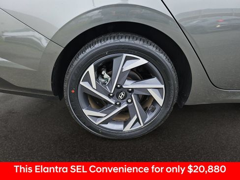 Used 2025 Hyundai Elantra SEL w/ Cargo Package FWD image 43