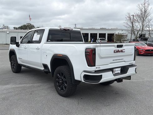 Used 2024 GMC Sierra 2500 AT4 w/ AT4 Premium Plus Package image 7