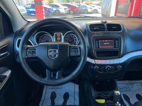 Used 2017 Dodge Journey SE image 19