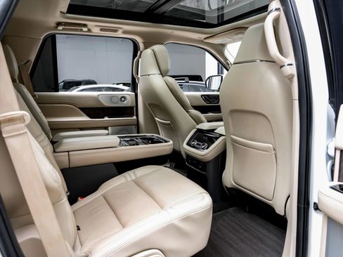 Used 2021 Lincoln Navigator Reserve image 34