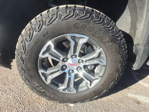 Used 2025 GMC Sierra 1500 SLT w/ SLT Premium Package image 11