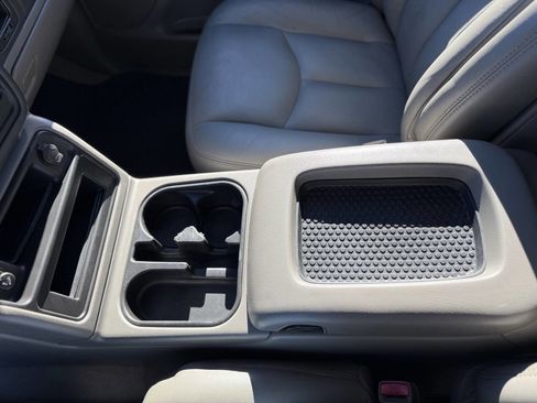 Used 2004 GMC Yukon XL SLT w/ Preferred Equipment Group image 16