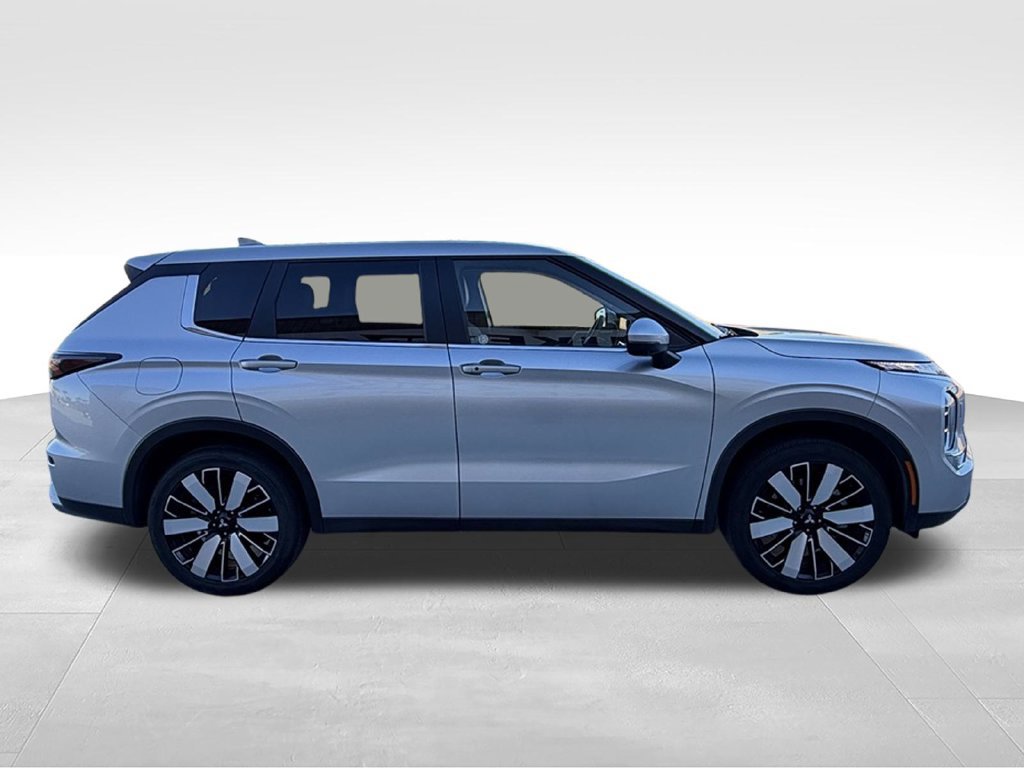 Used 2025 Mitsubishi Outlander SE AWD/4WD image 6