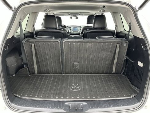 Used 2017 Toyota Highlander SE image 25