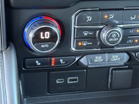 Used 2021 Chevrolet Tahoe Z71 w/ Z71 Signature Package AWD/4WD image 25