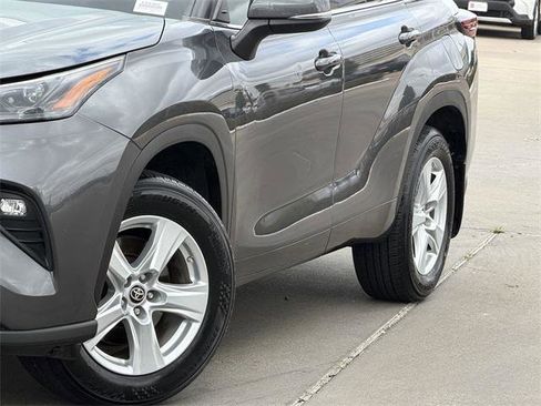 Certified 2024 Toyota Highlander LE image 3