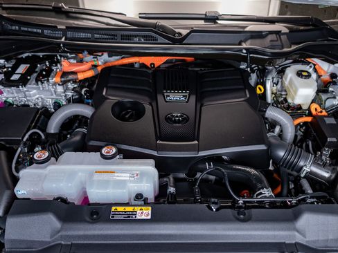 Used 2025 Toyota Tundra Platinum w/ Tow Tech Package image 27