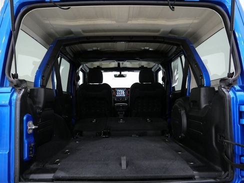 Used 2021 Jeep Wrangler Unlimited Rubicon w/ Xtreme Recon 35" Tire Package image 30