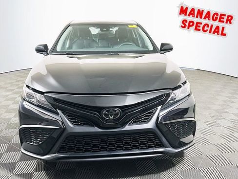 Used 2021 Toyota Camry SE FWD image 3