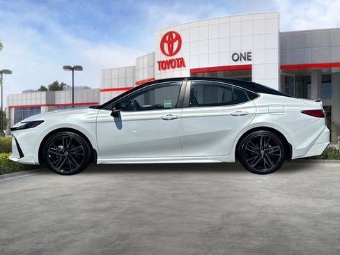 Used 2025 Toyota Camry XSE FWD image 9