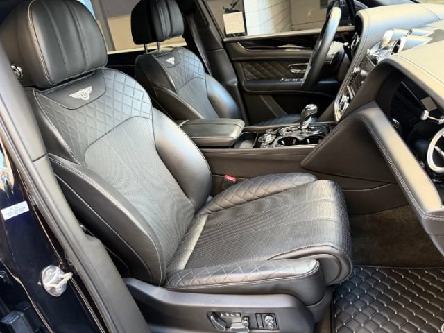 Used 2017 Bentley Bentayga AWD/4WD image 17