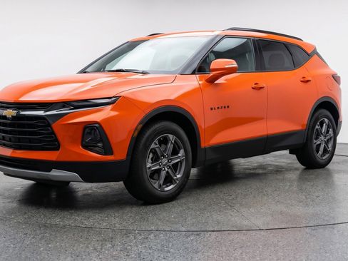 Used 2025 Chevrolet Blazer LT FWD image 3