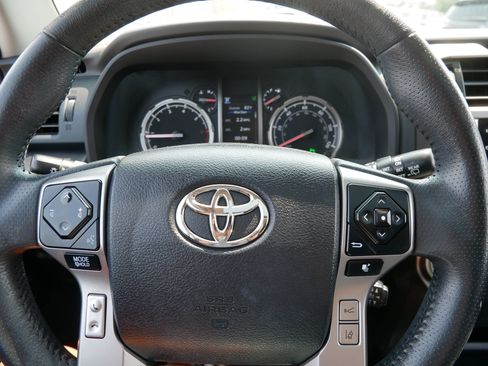 Used 2022 Toyota 4Runner Limited AWD/4WD image 25