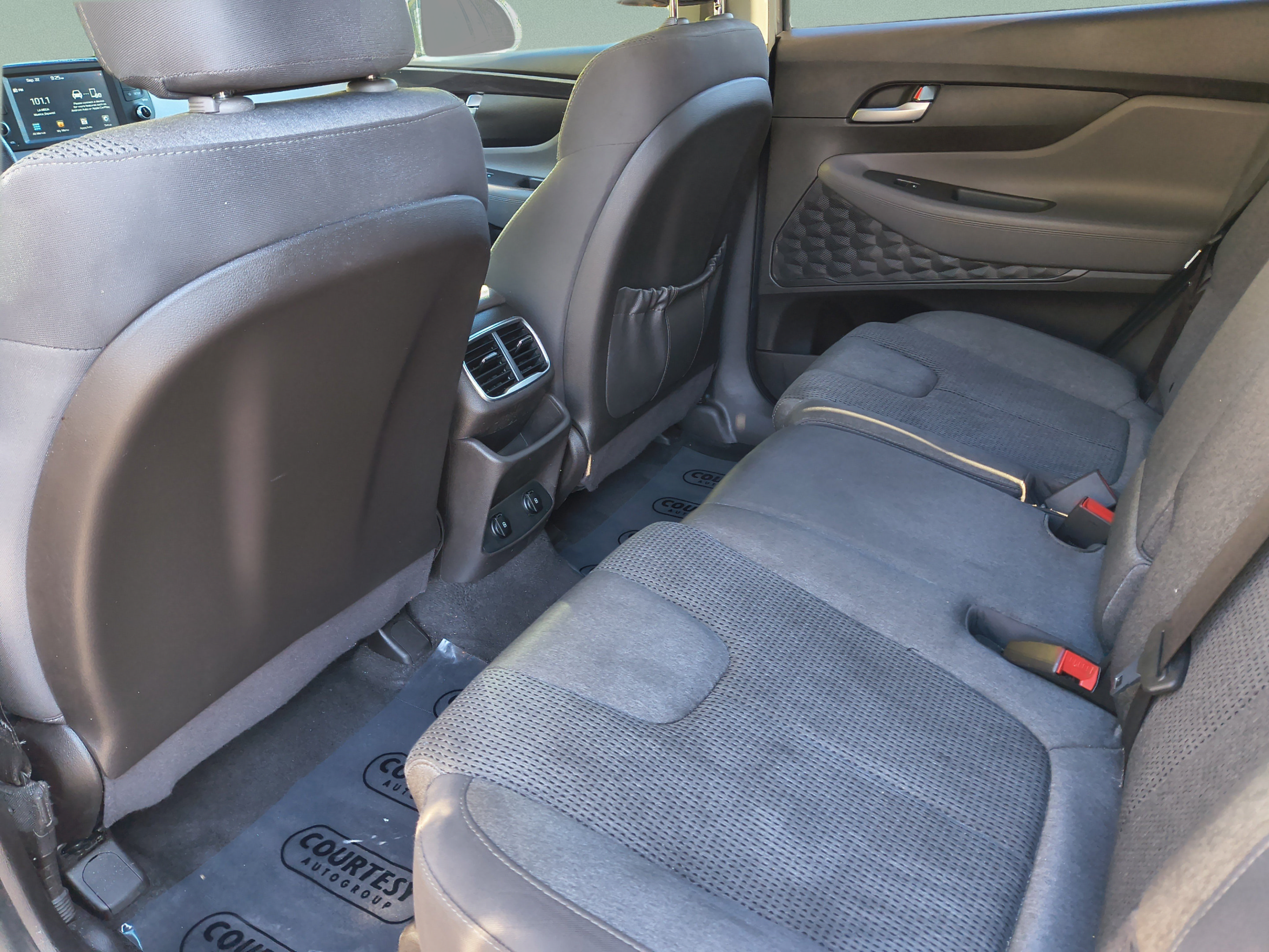 Used 2020 Hyundai Santa Fe SEL FWD image 15
