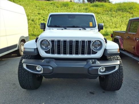 Used 2024 Jeep Wrangler Unlimited Sahara w/ Technology Group AWD/4WD image 12