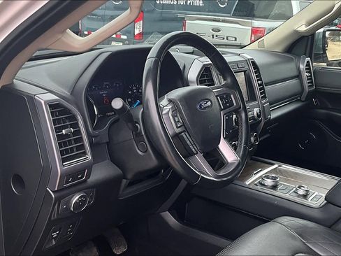 Used 2019 Ford Expedition Platinum image 17