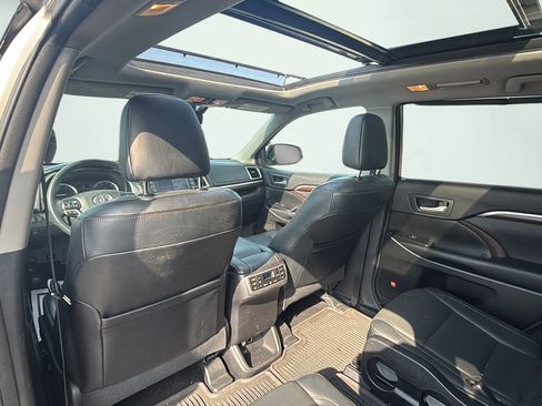 Used 2016 Toyota Highlander Limited Platinum w/ Four Season Floor Mat Package AWD/4WD image 39