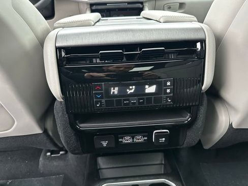 New 2025 Jeep Wagoneer L Series III w/ Quick Order Package 25C Super image 31