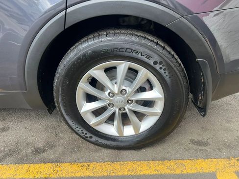 Used 2016 Kia Sorento FWD image 11