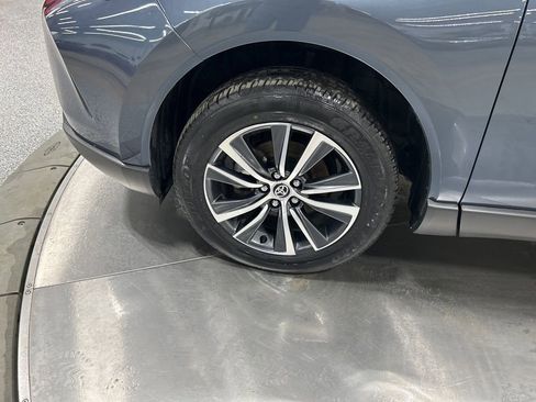 Used 2022 Toyota Venza LE image 27