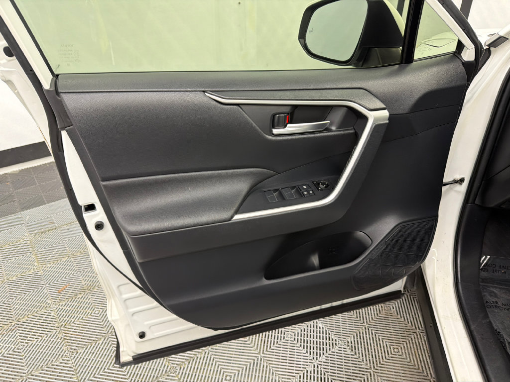 Used 2019 Toyota RAV4 XLE Premium FWD image 11