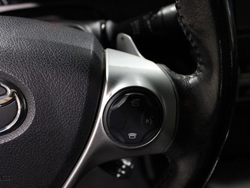 Used 2014 Toyota Camry SE image 29